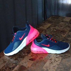 NIKE AIR MAX MOTION 2 CZ7996400  SIZE 10